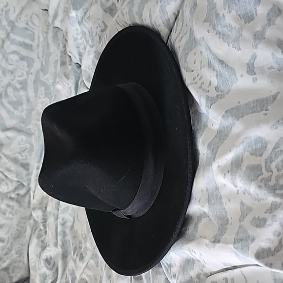 Hat - Picture 2 of 3